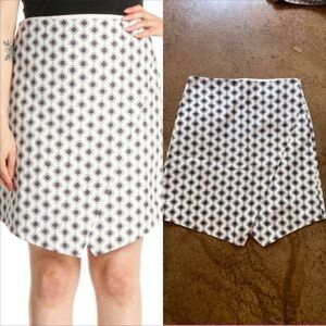 ANN Taylor Loft white medallion cotton stretch straight woven skirt‎